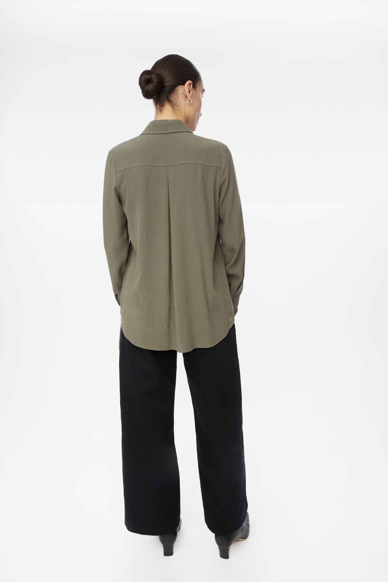 long-cuff-relaxed-tencel-blouse-dal-the-label-olive